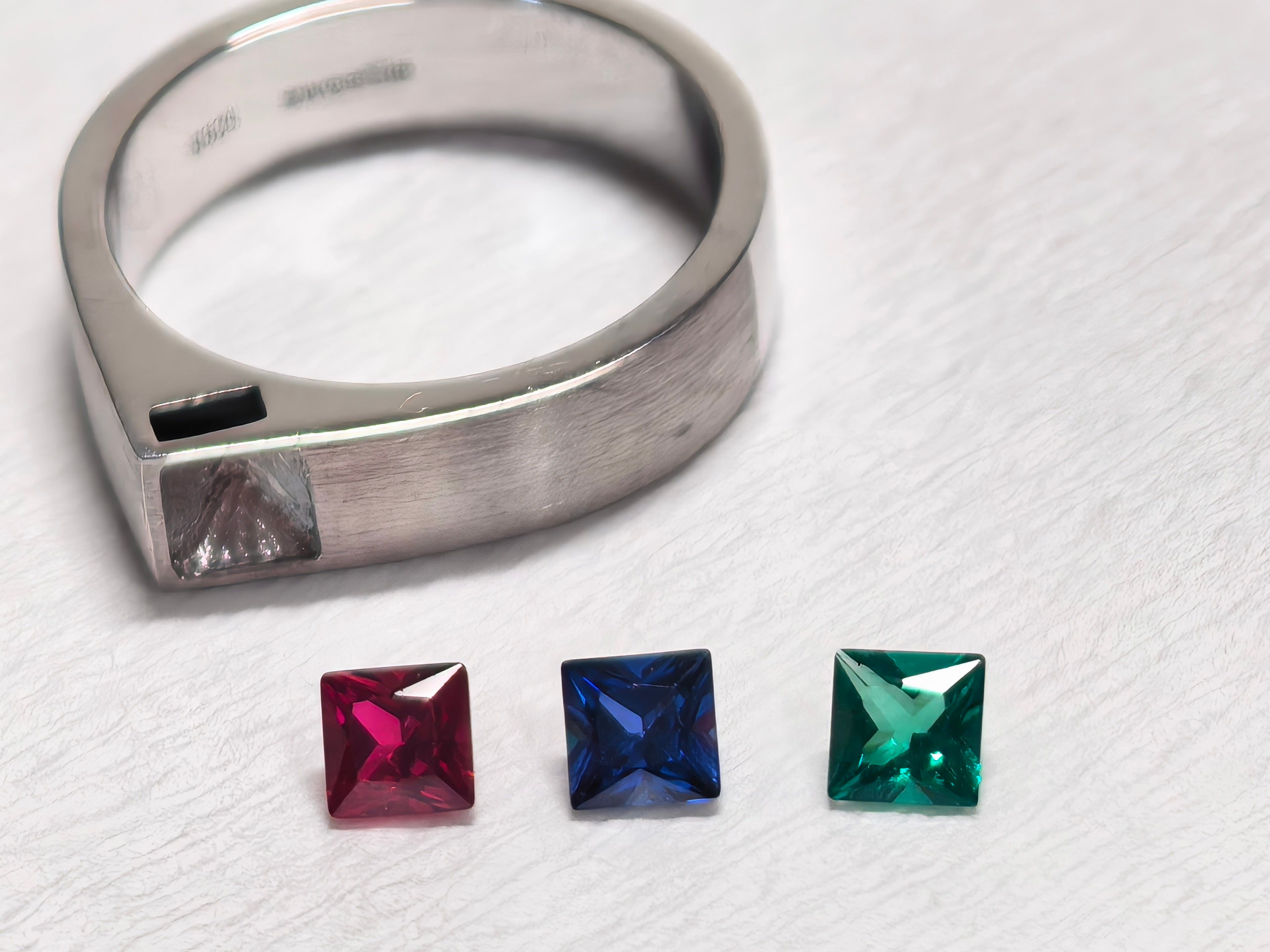 EMBER ARCH Ring — Lab-Grown Ruby