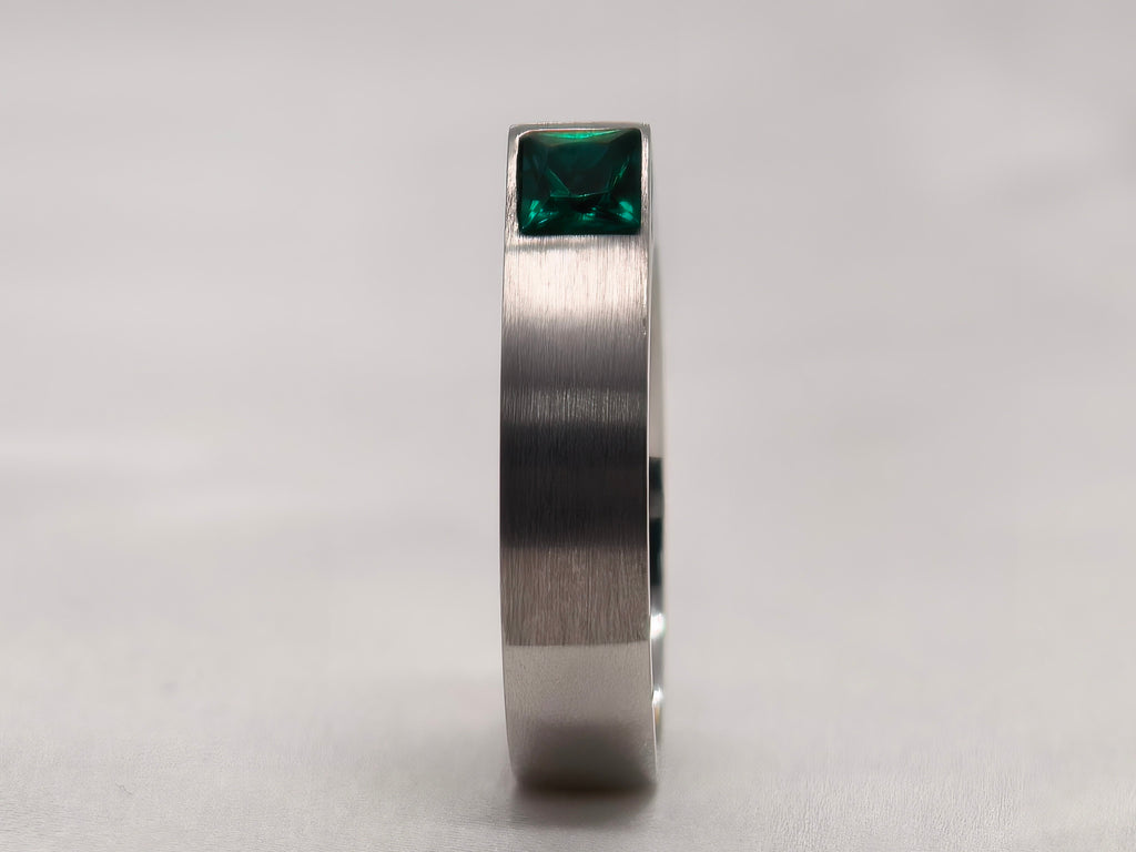 VERDANT ARCH Ring — Lab-Grown Emerald