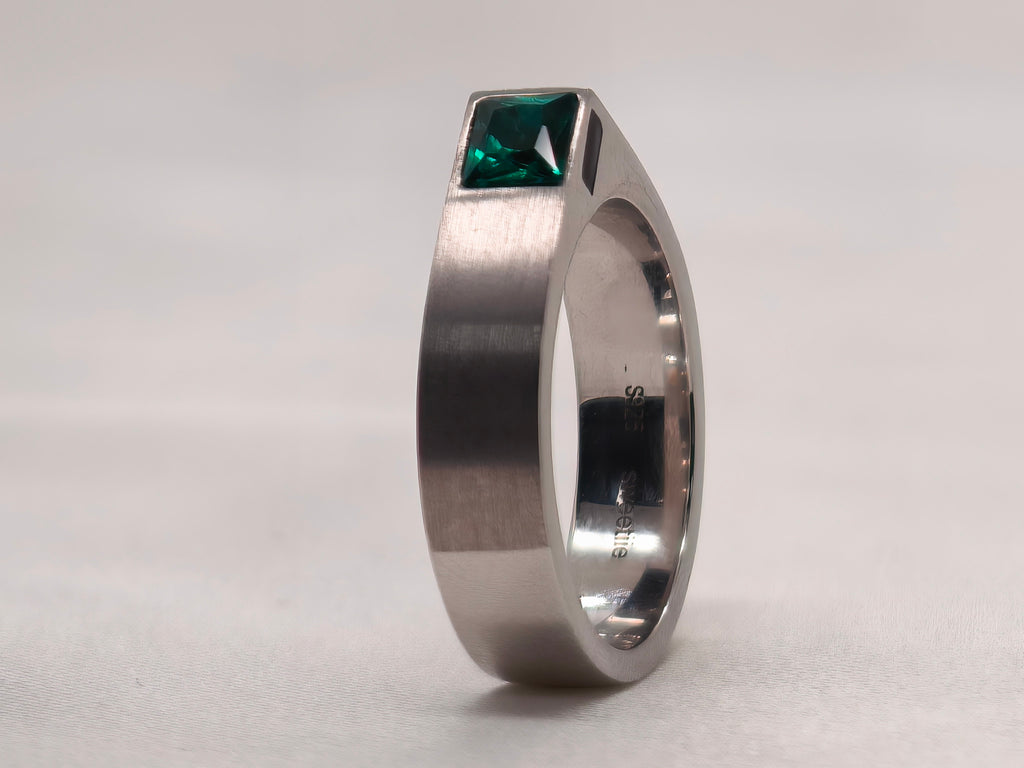 VERDANT ARCH Ring — Lab-Grown Emerald