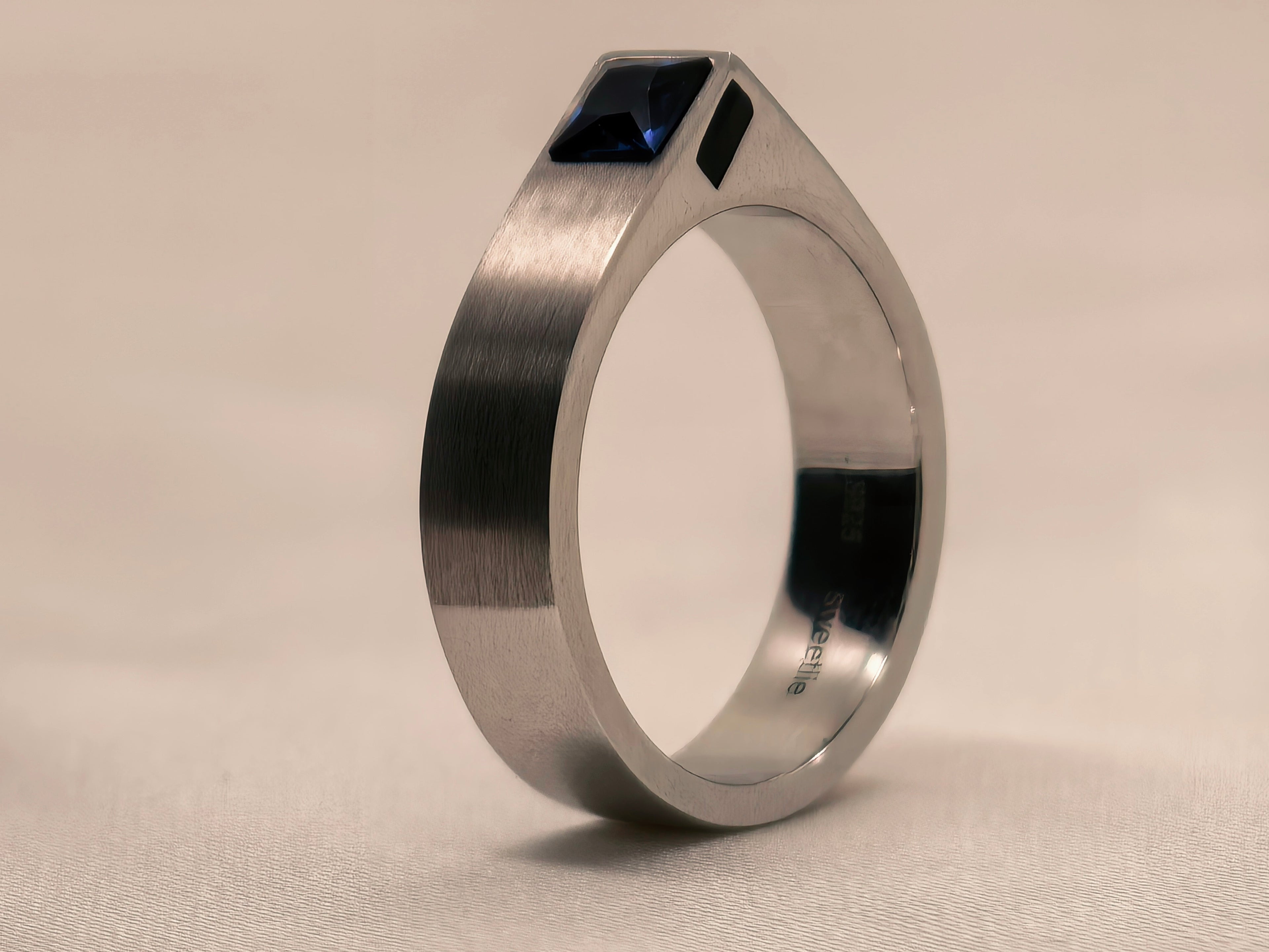 TWILIGHT ARCH Ring — Lab-Grown Sapphire