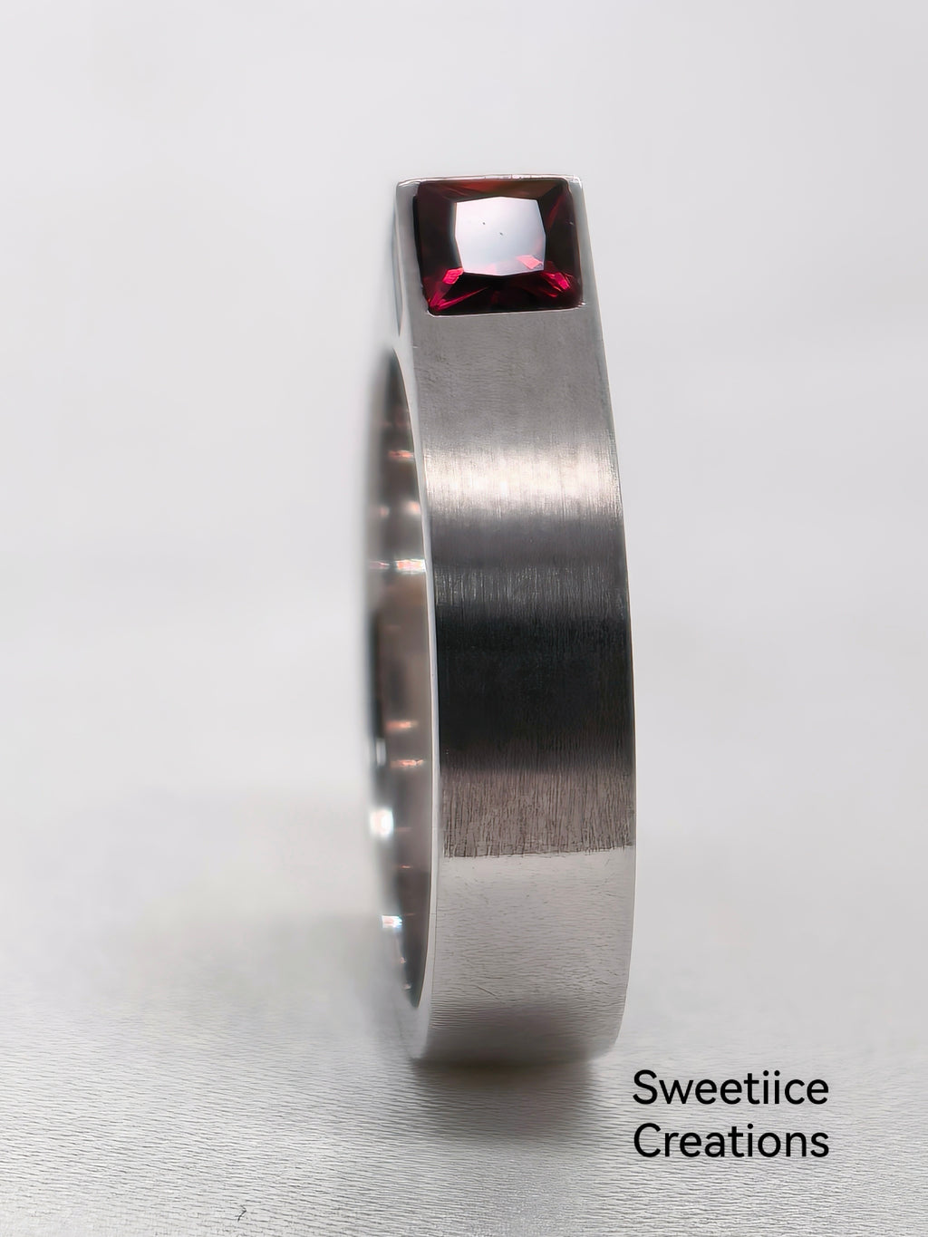 EMBER ARCH Ring — Lab-Grown Ruby