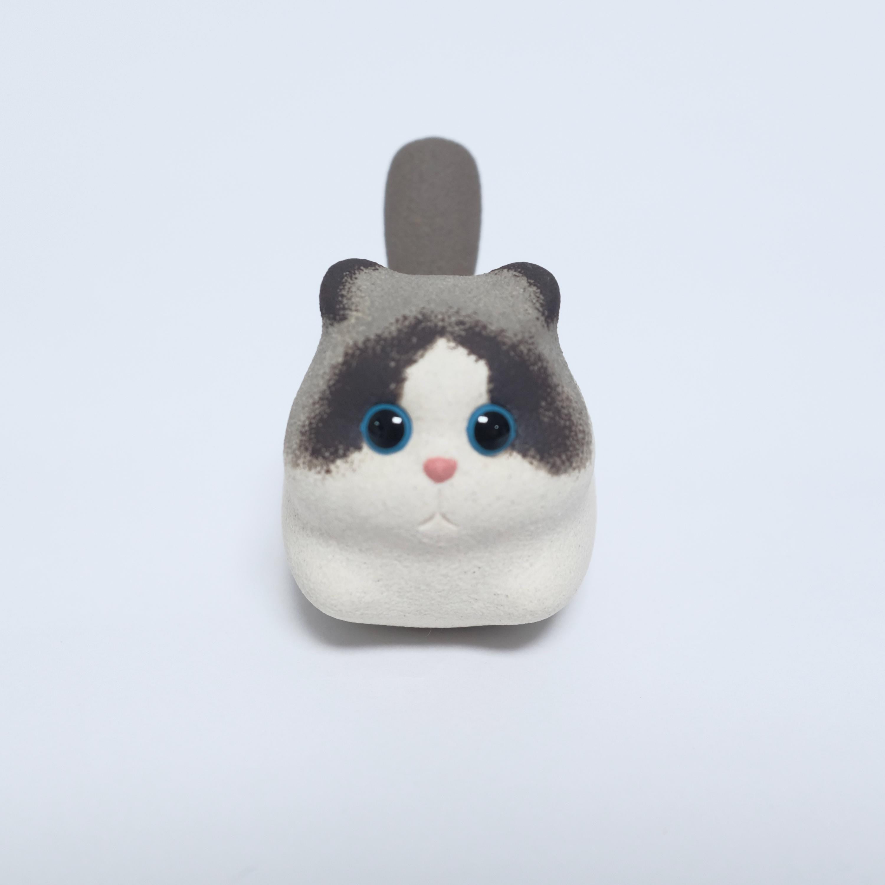 Small Porcelain Cat | Desktop Ornament