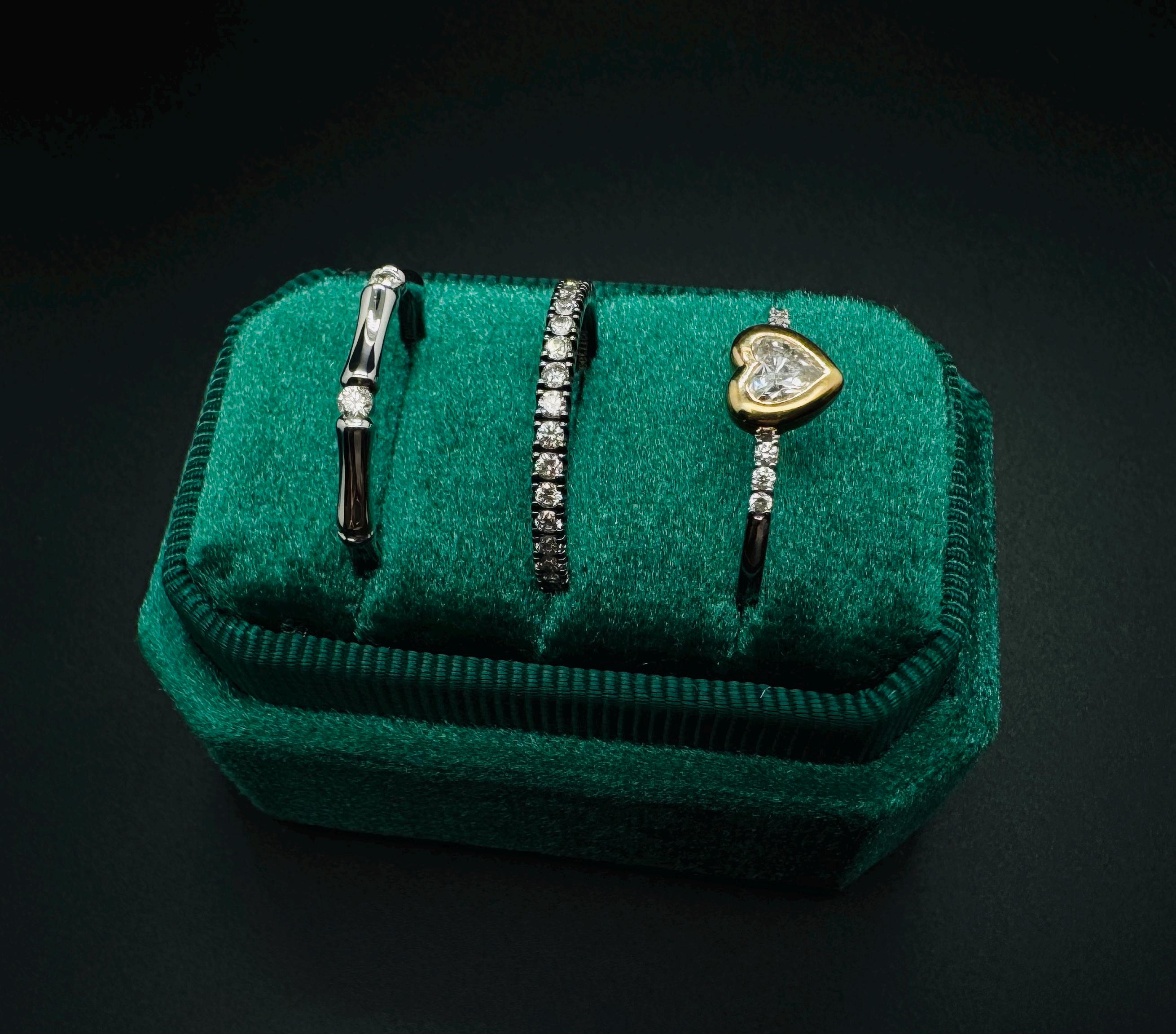 Three-Slot Ring Case